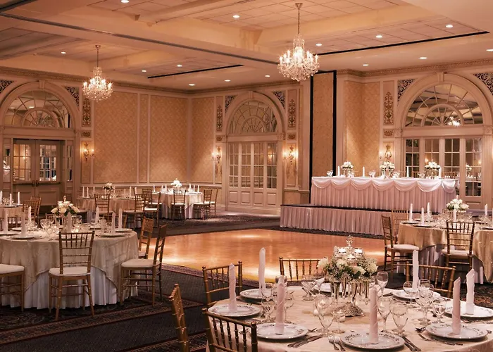 Hotel Roanoke & Conference Center, Curio Collection By Hilton