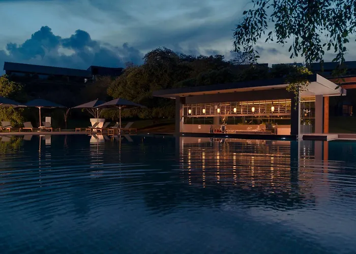 Doubletree By Hilton Weerawila Rajawarna Resort