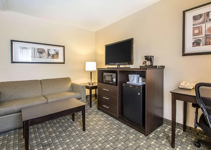 Quality Inn & Suites Decorah