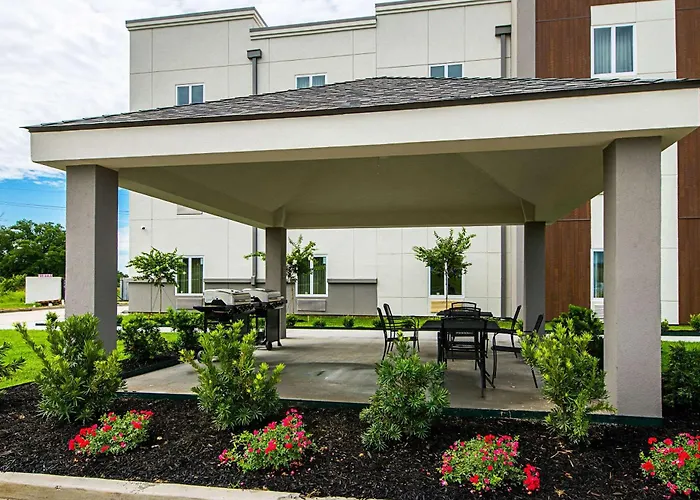 Mainstay Suites - Gonzales