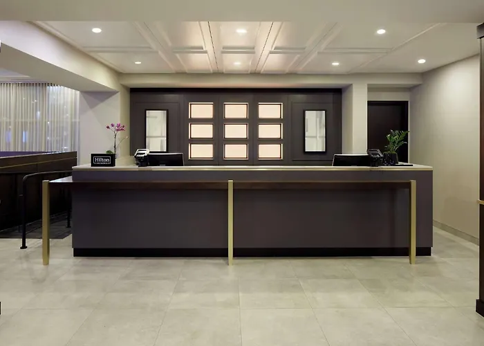 Doubletree By Hilton Montreal Airport Hotel Dorval