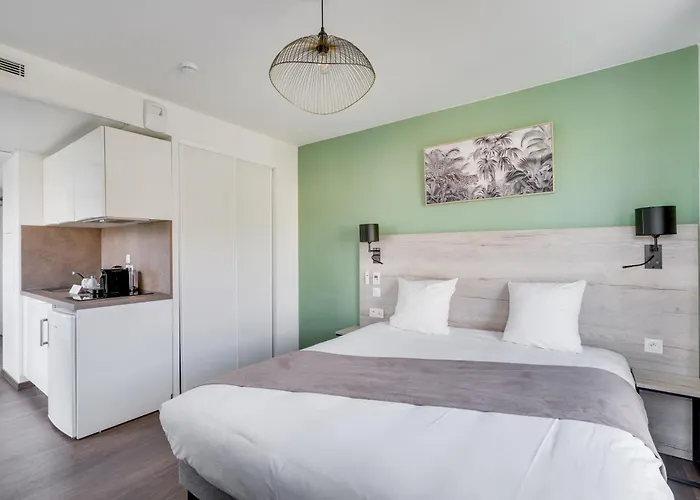All Suites Appart Hotel - Palaiseau - Massy Tgv