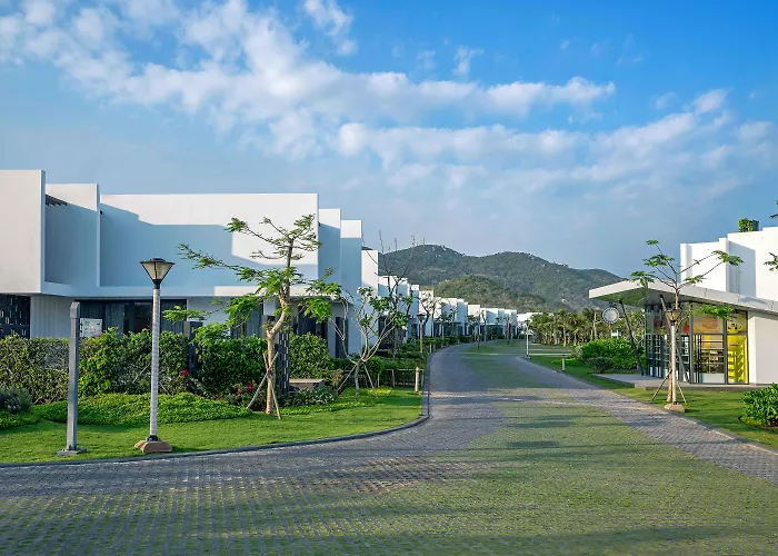 Oceanami Villas & Beach Club - Managed By Thang Long Group
