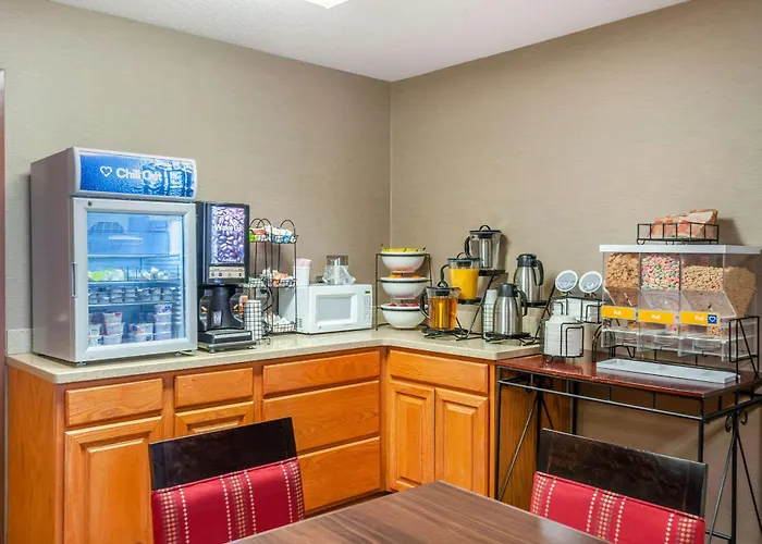 Comfort Inn Dyersville Near The Field Of Dreams