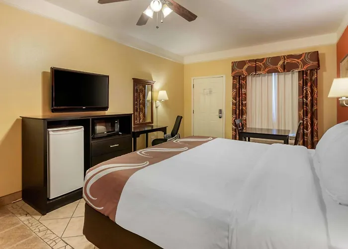Quality Inn & Suites At The Outlets Mercedes-Weslaco