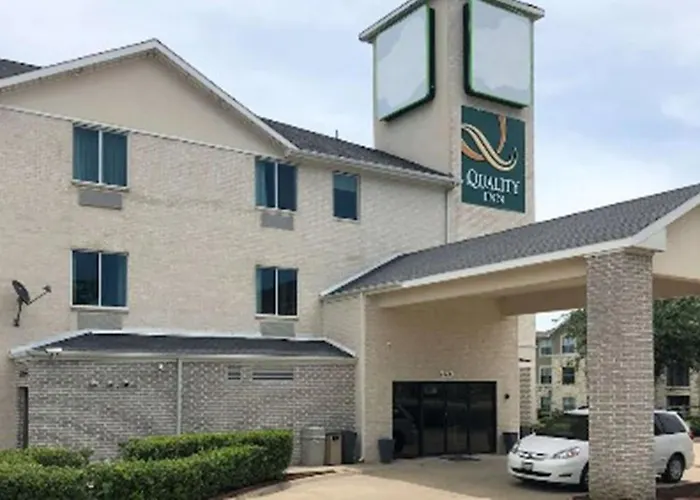 Quality Inn & Suites Roanoke - Fort Worth North