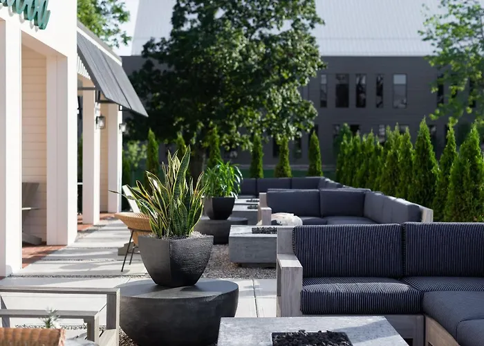 Elwood Hotel & Suites