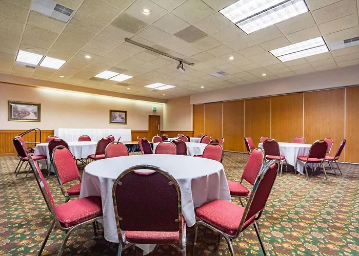 Suburban Studios I-80 Grand Island Doniphan