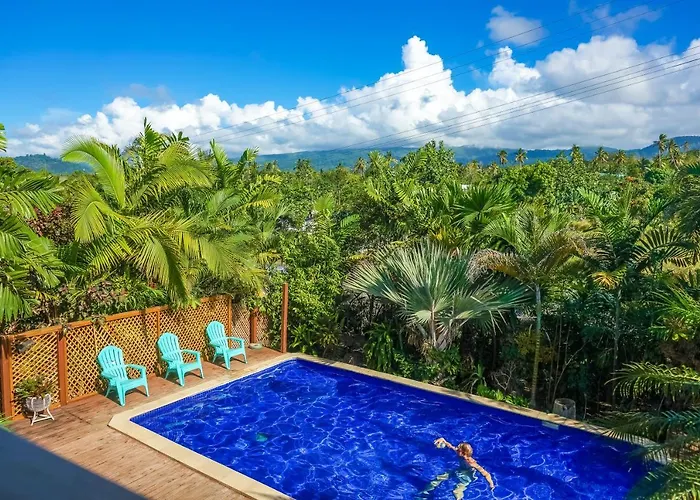 Lynn'S Getaway Hotel
