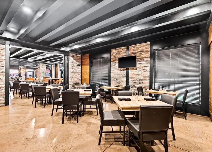 Cobblestone Hotel & Suites Superior