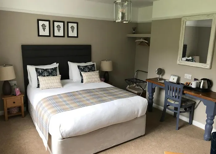 Oak Tree Lodge & Holiday Parking