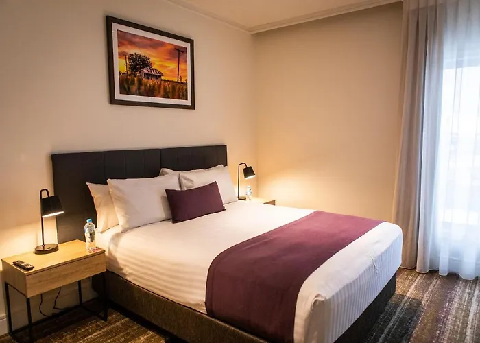 Porter'S Plainland Hotel