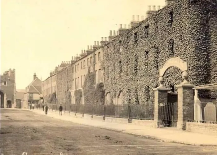 Southgate Lodge - Single/Twin, Double And Family Rooms