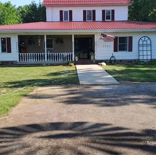 The Farmhouse Inn Guest House