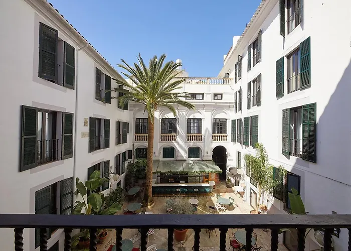 Hotel Born