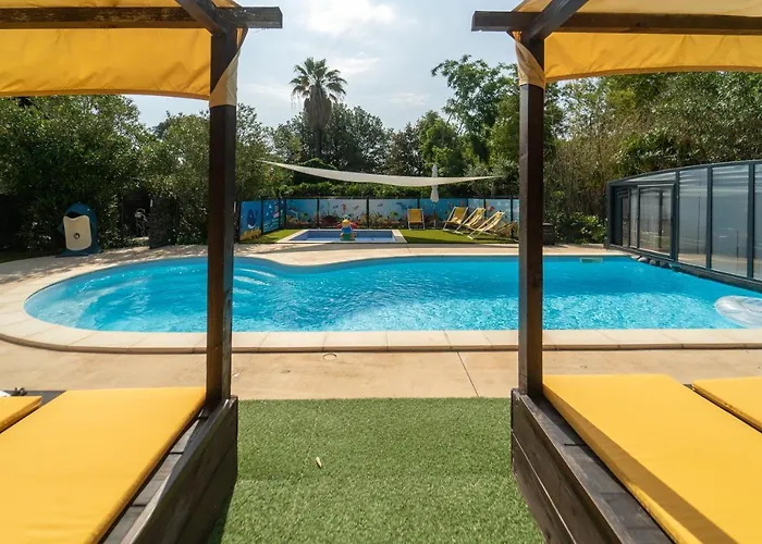 Gite Imagine Roussillon Residence Privee Avec Piscine - 8 Personnes