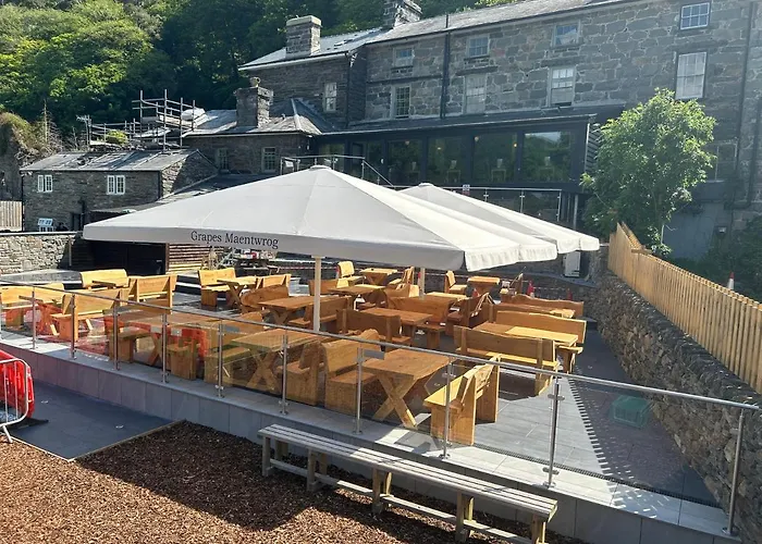 Grapes , Bar & Restaurant Snowdonia Nr Zip World