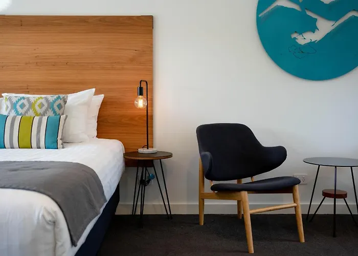 Bright Colonial Motel
