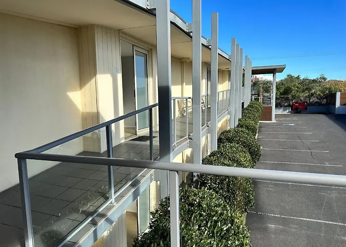 Brooklands Of Mornington Hotel