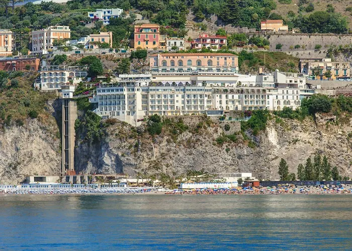 Lloyd'S Baia Hotel