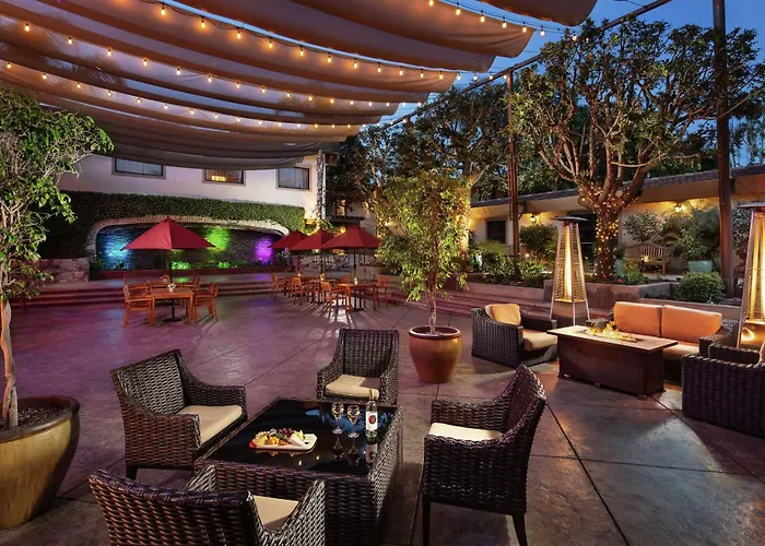 Doubletree By Hilton Claremont Hotel