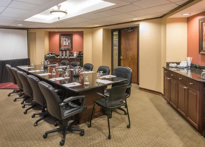 Crowne Plaza Edison By Ihg