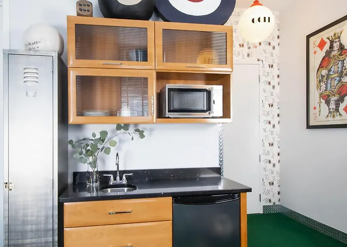 Retro Suites Hotel Chatham-Kent