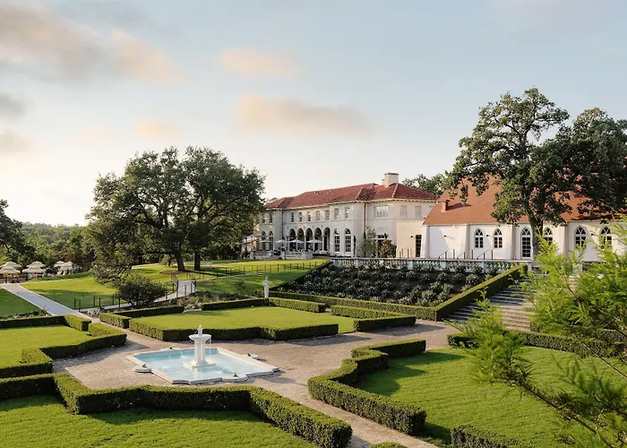 Commodore Perry Estate, Auberge Collection