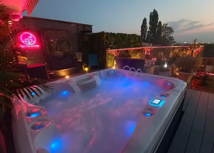 Spa De La Lune - Private Love Room Suite With Terrace And View - Air Conditioned- Double Jacuzzi - Sauna - King Size Bed - Free Wifi - Free Parking - Free Breakfast - Close To Cdg Airport And To The North Of Paris