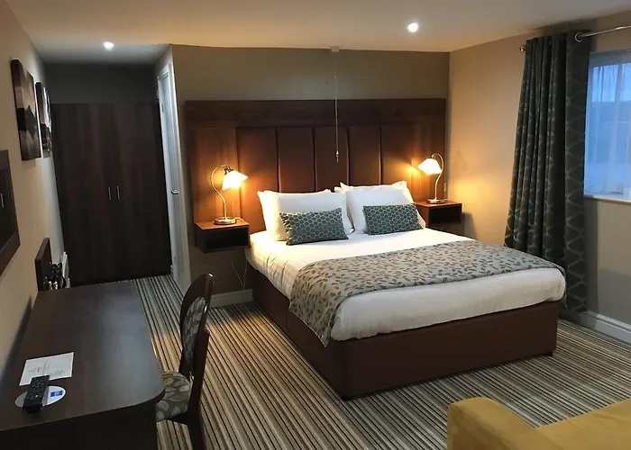 Twin Oaks Hotel