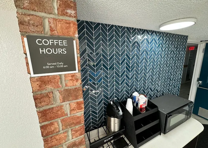 Studio 6 Suites Airport