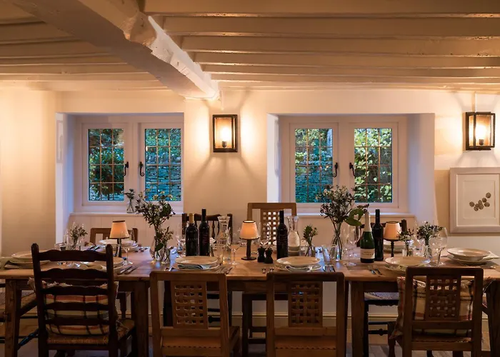 The Three Horseshoes