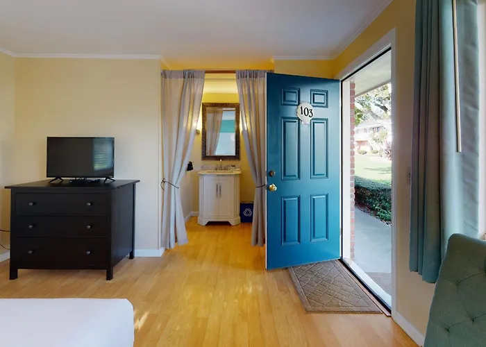 Breezeway Boutique Hotel