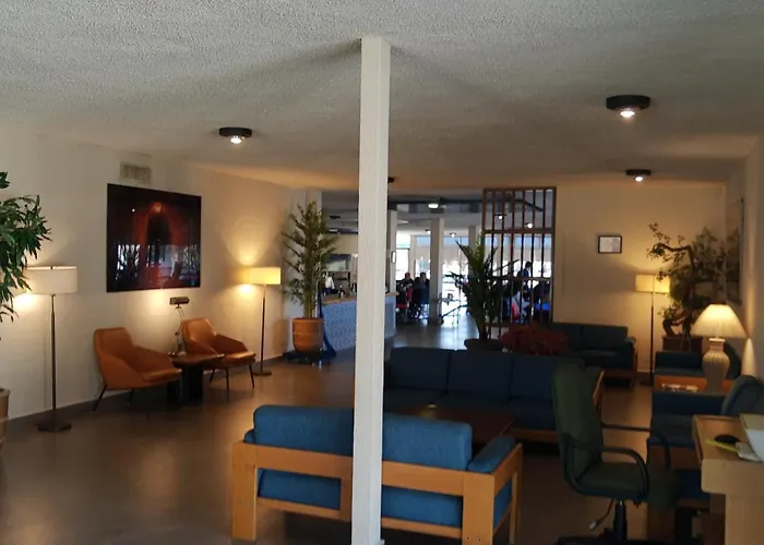 Hotel Las Palmas Midway Inn