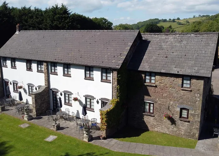 The Greyhound Inn And Hotel Usk