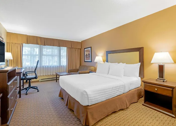 Best Western Plus Emerald Isle Hotel
