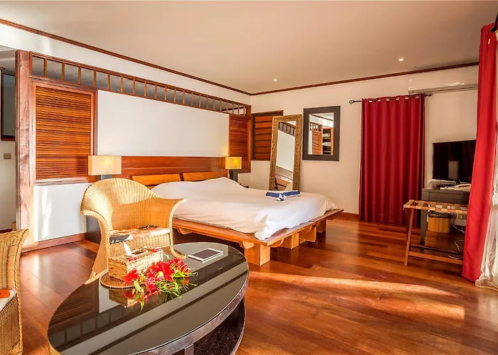 Oure Lodge Beach Resort Kuto