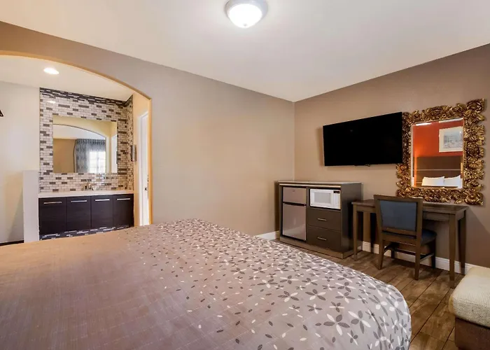 Rodeway Inn And Suites Near Coachella