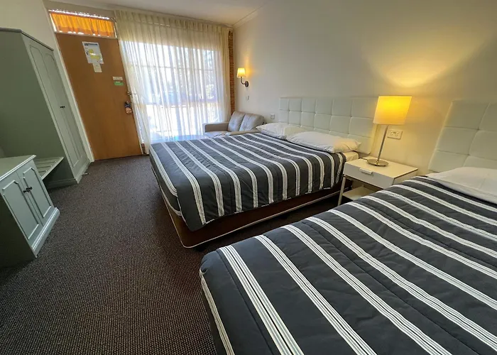 Summerhill Motor Inn (Adults Only)