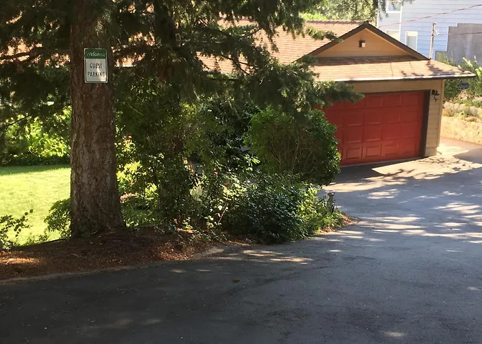 Lakeview Gardens B&B