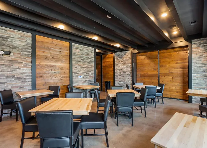 Cobblestone Hotel & Suites - De Pere Green Bay