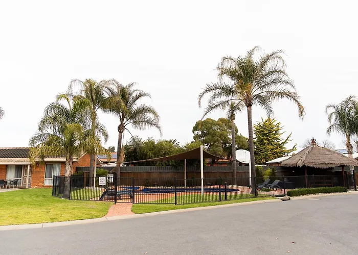 Tea House Motor Inn