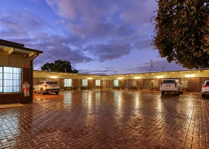 Oasis Motor Inn