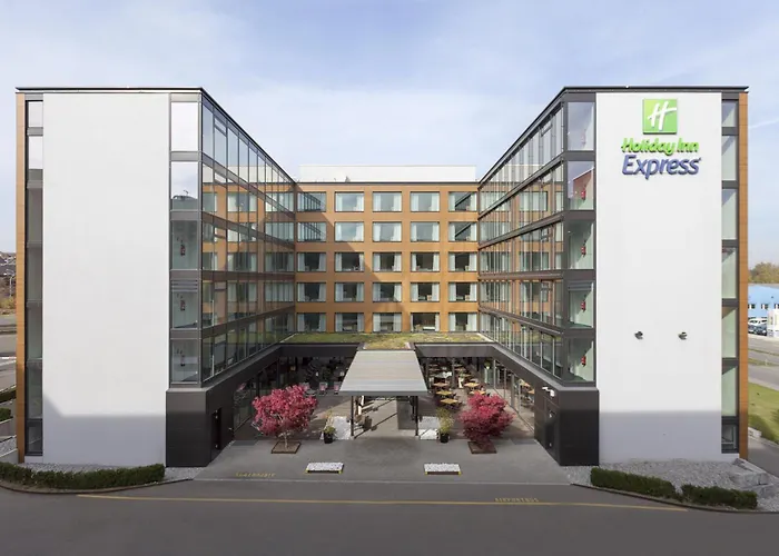 Holiday Inn Express Zürich Airport, an IHG Hotel