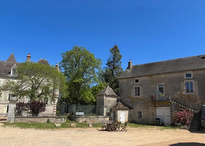 Chateau Du Mauny, Gites Et Chambres D'Hotes En Bourgogne