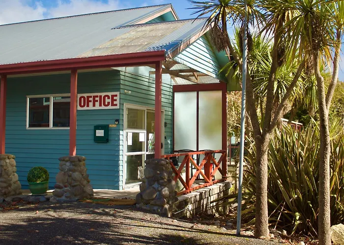 Adventure Lodge And Motels And Tongariro Crossing Track Transport