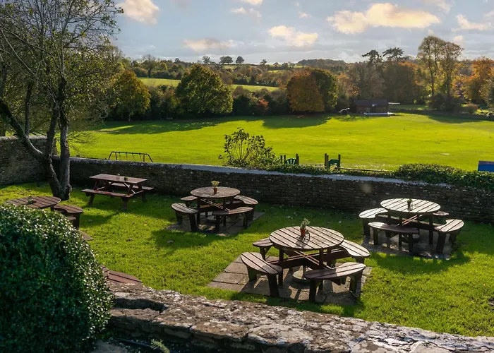 The George Inn & Plaine