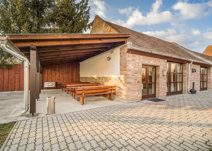 Hotel Piroska Buk
