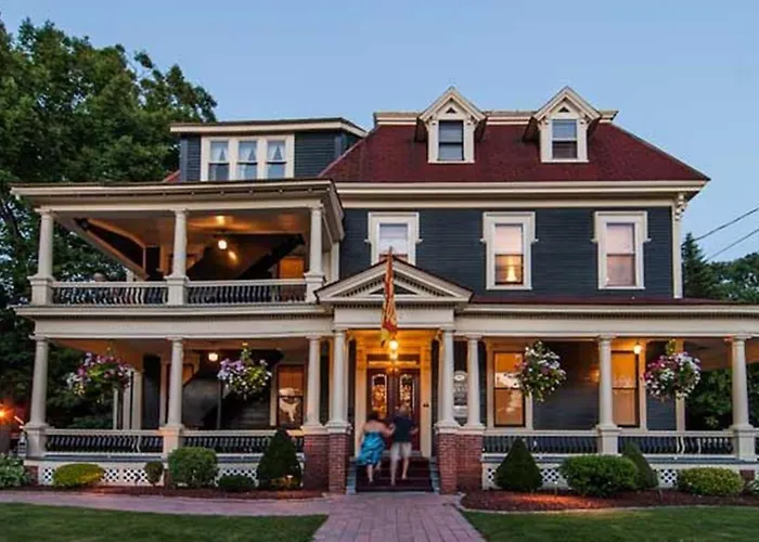 Carriage House Inn