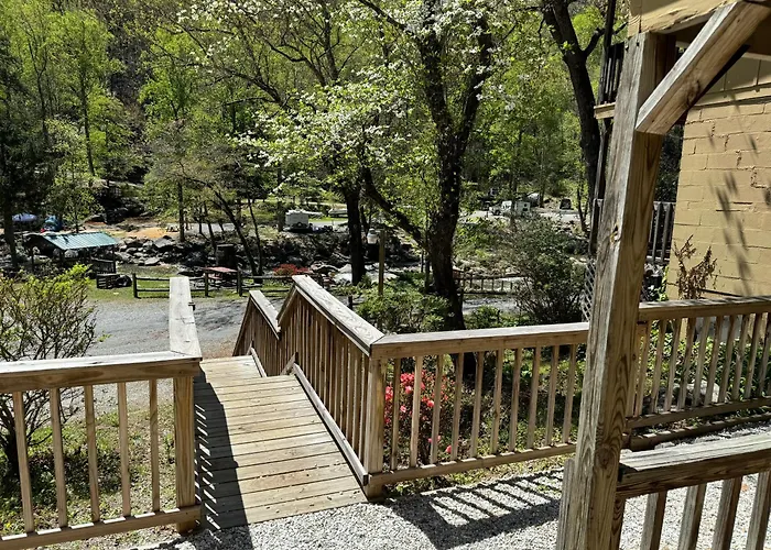 The Evening Shade River Lodge And Cabins Chimney Rock